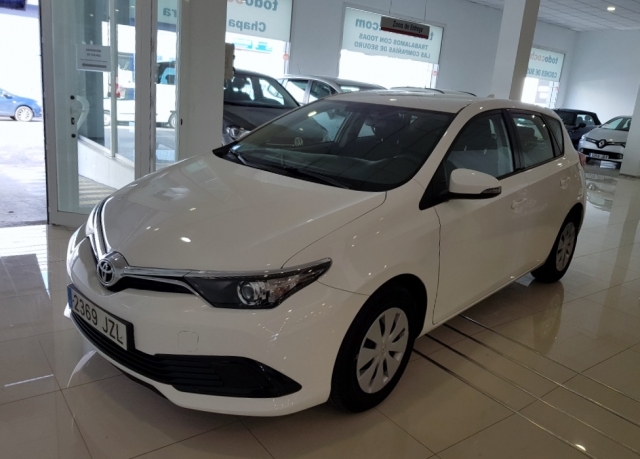 Toyota Auris 17 1 4 90d Business 5p 12 524km Diesel Blanco